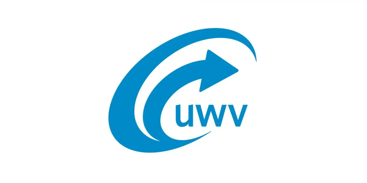 Blauw logo met een pijl die een cirkel volgt, met de tekst "uwv" eronder. Dit is het logo van UWV, wat staat voor 'uitvoeringsinstituut werknemersverzekeringen'.