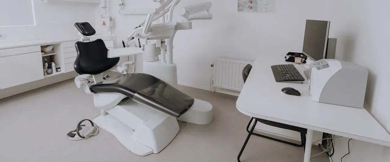 Nowoczesny gabinet stomatologiczny w Holandii. Zadbaj o swój uśmiech z ubezpieczeniem dentystycznym.