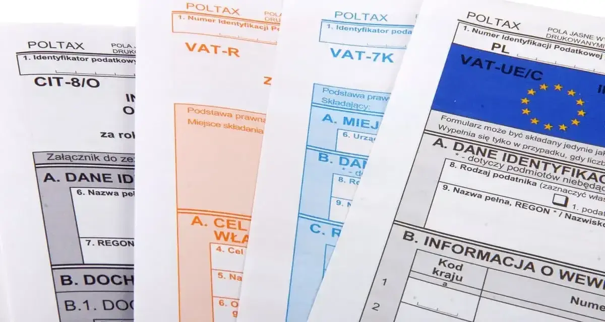 Różne formularze podatkowe, w tym CIT-8/O, VAT-R, VAT-7K i VAT-UE/C, z widocznym polem na numer identyfikacji podatkowej.