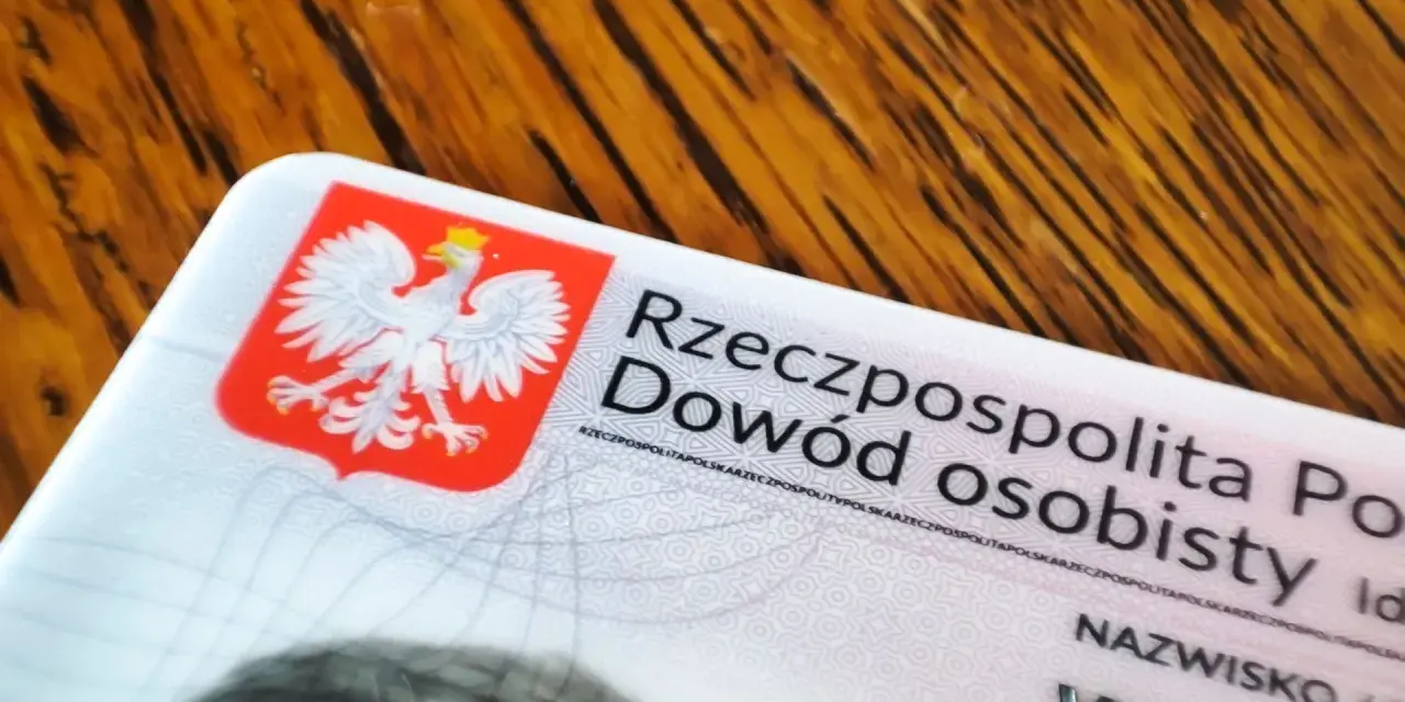 Dowód osobisty Rzeczypospolitej Polskiej. Brak dokumentu może skutkować konsekwencjami, np. co grozi za brak dowodu osobistego w Holandii.
