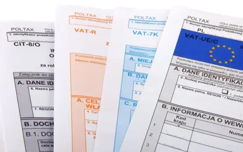 Różne formularze podatkowe, w tym CIT-8/O, VAT-R, VAT-7K i VAT-UE/C, z widocznym polem na numer identyfikacji podatkowej.