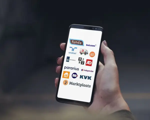 Na ekranie smartfona widoczne są loga popularnych holenderskich serwisów, które pomagają zrozumieć, jaki internet w Holandii jest dostępny i jak z niego korzystać.