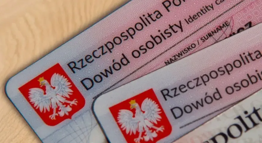 Polskie dowody osobiste. Brak meldunku w Holandii konsekwencje mogą być poważne, np. problemy z pracą czy ubezpieczeniem.
