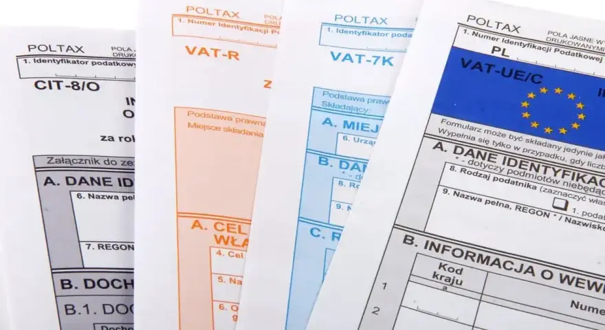 Różne formularze podatkowe, w tym CIT-8/O, VAT-R, VAT-7K i VAT-UE/C, z widocznym polem na numer identyfikacji podatkowej.
