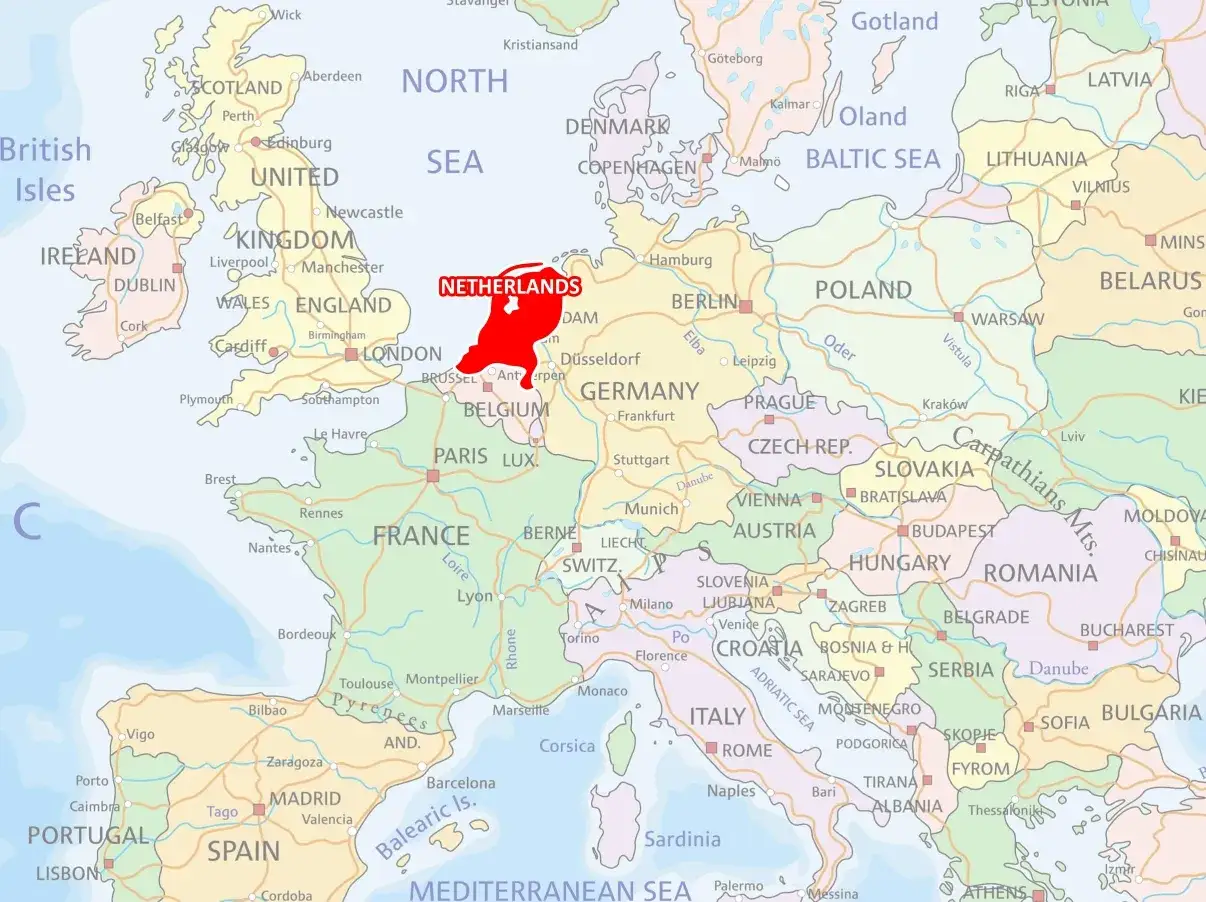 Mapa Europy z zaznaczoną Holandią. Wiele os&oacute;b zastanawia się, ile Polak&oacute;w w Holandii mieszka, a ta mapa pokazuje, gdzie leży kraj.