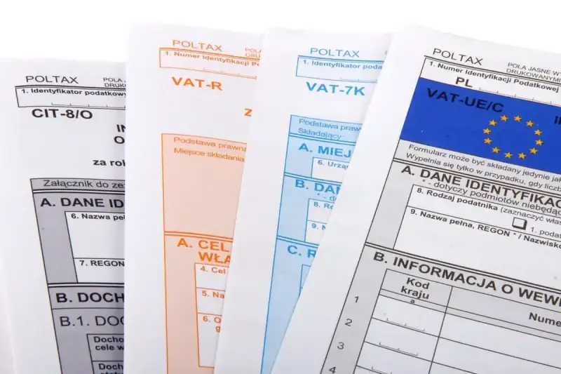 Różne formularze podatkowe, w tym CIT-8/O, VAT-R, VAT-7K i VAT-UE/C, z widocznym polem na numer identyfikacji podatkowej.